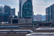 三男四女高铁列车“飙车”？官方解答来了！